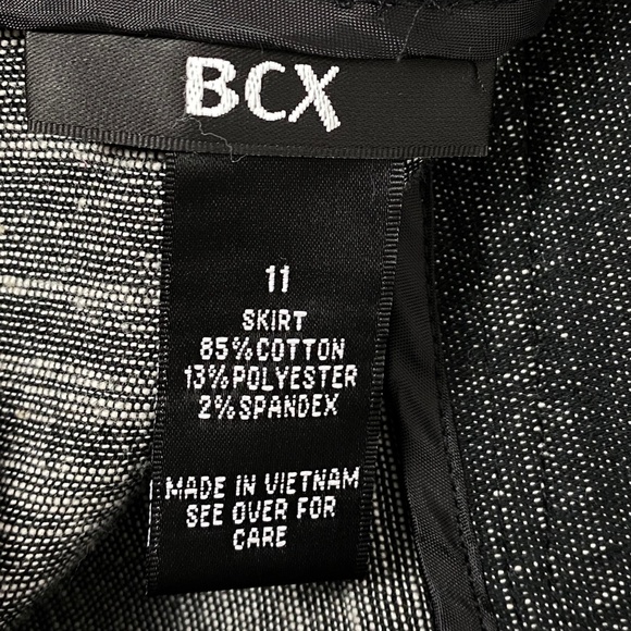 BCX Knee Length Skirt Black Denim Sz 11 Lightweight Zipper Back Closure - Picture 6 of 7